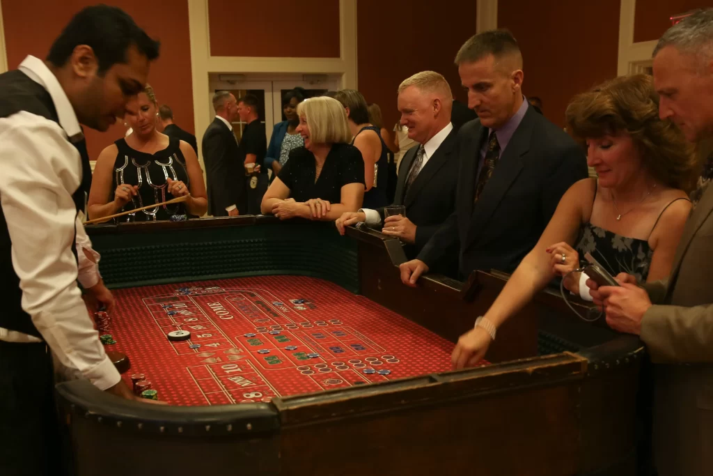 What is Craps? Learn from A-Z about Craps with Newbies